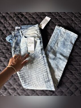 White Tag Jeans